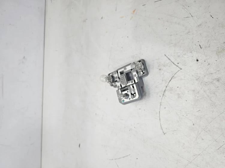 WKŁAD LAMPY LEWY TYŁ W KLAPĘ AUDI A4 B8 AVANT 21962101