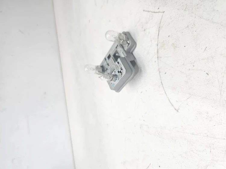 WKŁAD LAMPY LEWY TYŁ W KLAPĘ AUDI A4 B8 AVANT 21962101