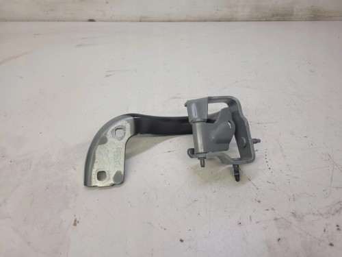 ZAWIAS KLAPY TYŁ LEWY AUDI A4 B9 AVANT 8W9827299A
