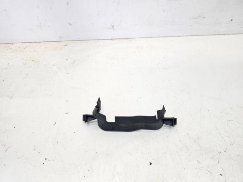 GÓRNA KIEROWNICA POWIETRZA PASA AUDI A3 8V 8V0121285