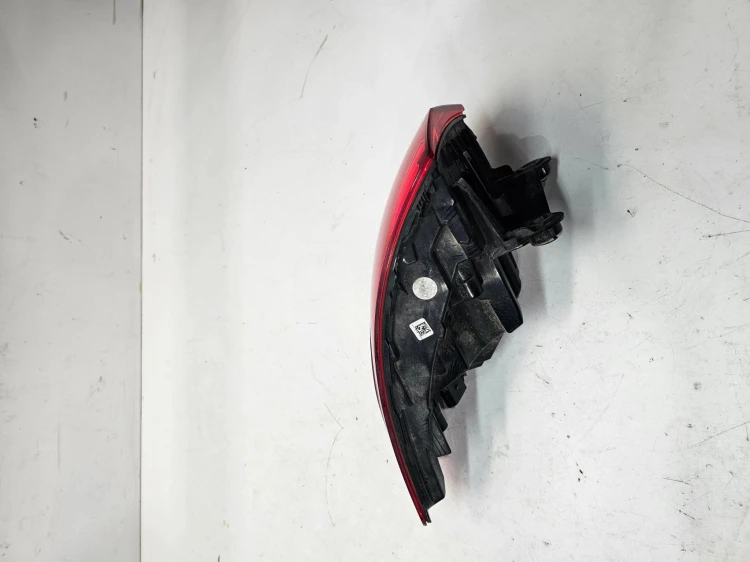 LAMPA PRAWY TYŁ W BŁOTNIK AUDI A4 B9 LIFT AVANT 8W9945092AA LED