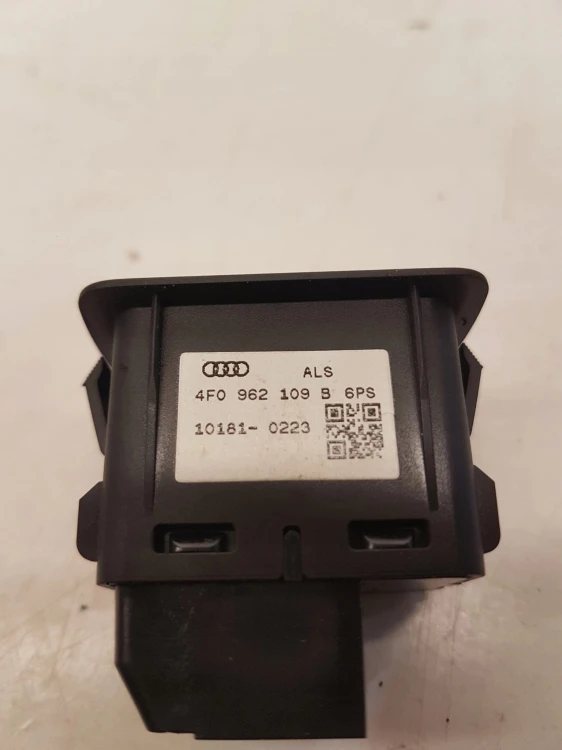 WŁĄCZNIK WYŁĄCZNIK ALARMU AUDI A4 A5 A6 4F0962109B