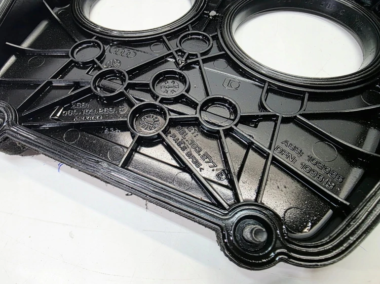 OBUDOWA ROZRZĄDU GÓRNA AUDI A4 B9 A5 8W Q5 2.0 TFSI 06L103277E