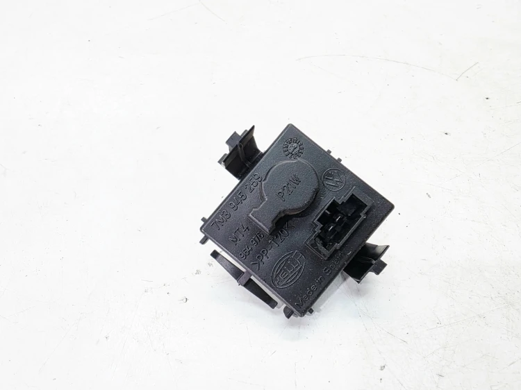 WKŁAD LAMPY LEWY LUB PRAWY TYŁ W KLAPĘ VOLKSWAGEN SHARAN 7M3945259