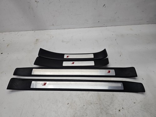LISTWA LISTWY PROGOWE WEWNĘTRZNE KOMPLET AUDI A4 B6 B7