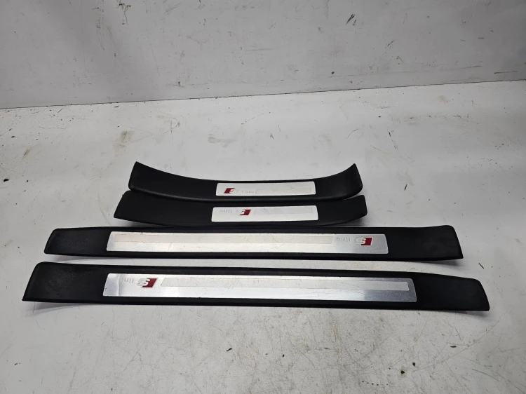 LISTWA LISTWY PROGOWE WEWNĘTRZNE KOMPLET AUDI A4 B6 B7