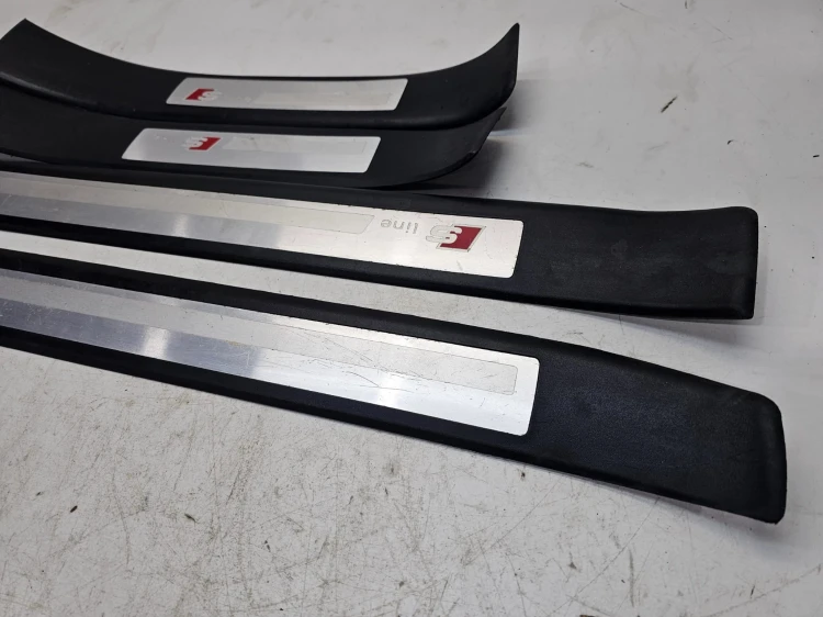 LISTWA LISTWY PROGOWE WEWNĘTRZNE KOMPLET AUDI A4 B6 B7