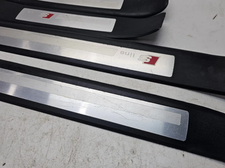 LISTWA LISTWY PROGOWE WEWNĘTRZNE KOMPLET AUDI A4 B6 B7