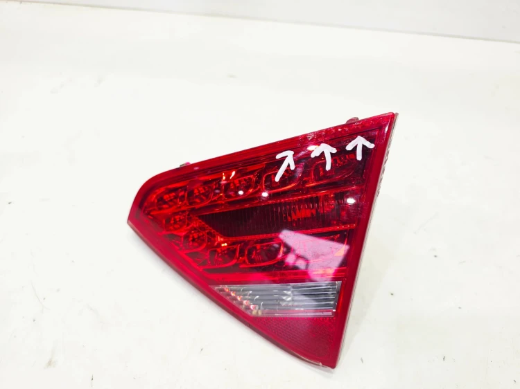 LAMPA LED PRAWY TYŁ Z KLAPY AUDI A5 COUPE 8T0945094A 2/25