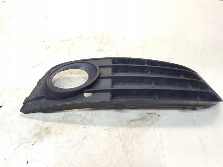KRATKA ATRAPA ZDERZAKA PRAWA AUDI A4 B8 8K0807682A