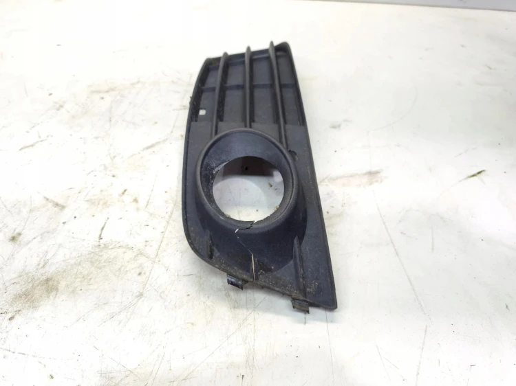 KRATKA ATRAPA ZDERZAKA PRAWA AUDI A4 B8 8K0807682A