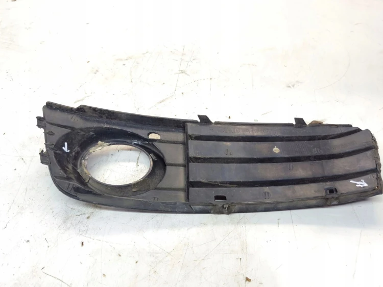 KRATKA ATRAPA ZDERZAKA PRAWA AUDI A4 B8 8K0807682A