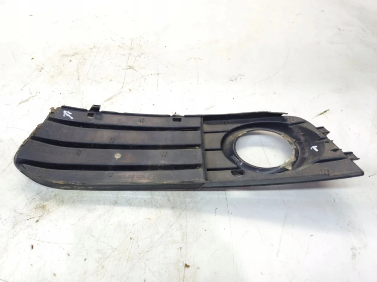 KRATKA ATRAPA ZDERZAKA PRAWA AUDI A4 B8 8K0807682A