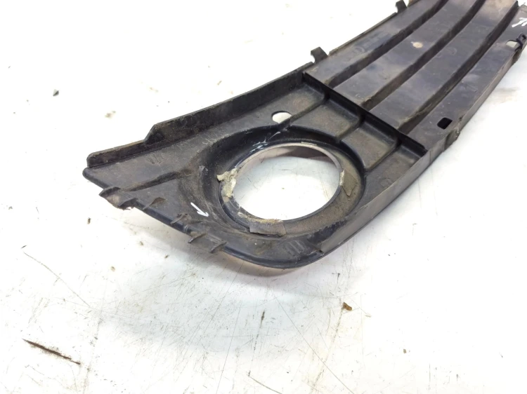 KRATKA ATRAPA ZDERZAKA PRAWA AUDI A4 B8 8K0807682A