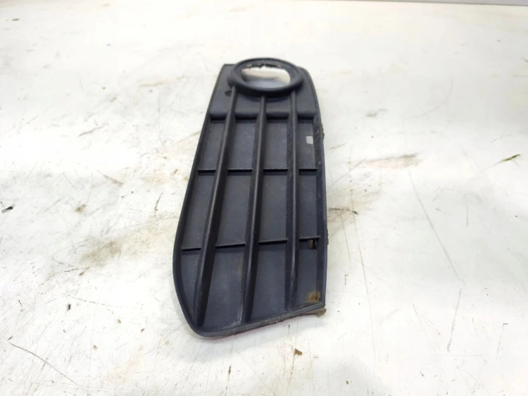 KRATKA ATRAPA ZDERZAKA PRAWA AUDI A4 B8 8K0807682A