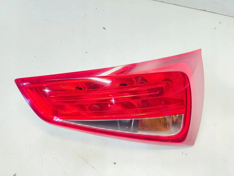 LAMPA PRAWY TYŁ W KLAPĘ ZWYKŁA NA ŻARÓKI AUDI A1 8X 8X0945094 1/25