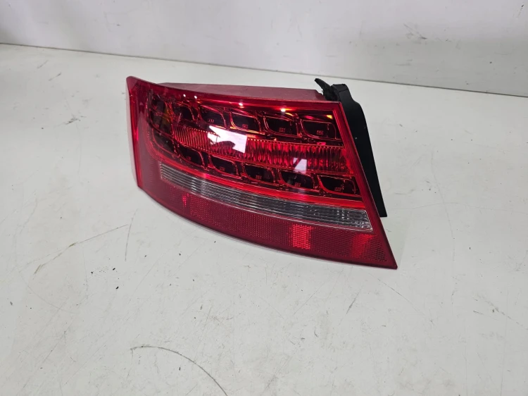 LAMPA LEWY TYŁ LED Z BŁOTNIKA AUDI A5 8T COUPE 8T0945095D