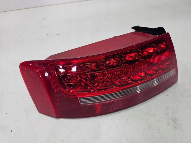 LAMPA LEWY TYŁ LED Z BŁOTNIKA AUDI A5 8T COUPE 8T0945095D