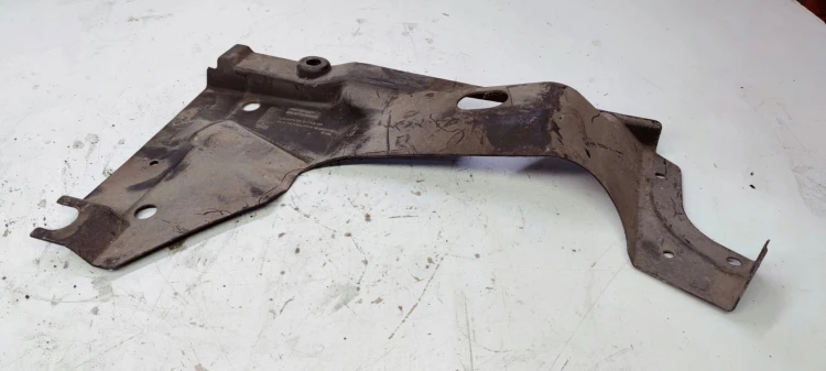 OSŁONA PODWOZIA PRAWY TYŁ AUDI A4 B7 8H0825216B