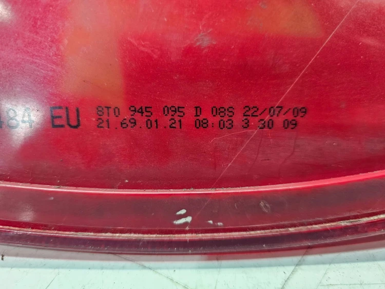 LAMPA LEWY TYŁ LED Z BŁOTNIKA AUDI A5 8T COUPE 8T0945095D