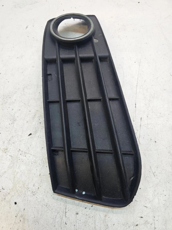 KRATKA ATRAPA ZDERZAKA LEWA AUDI A4 B8 8KD807681