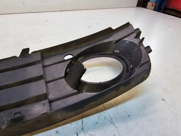 KRATKA ATRAPA ZDERZAKA LEWA AUDI A4 B8 8KD807681