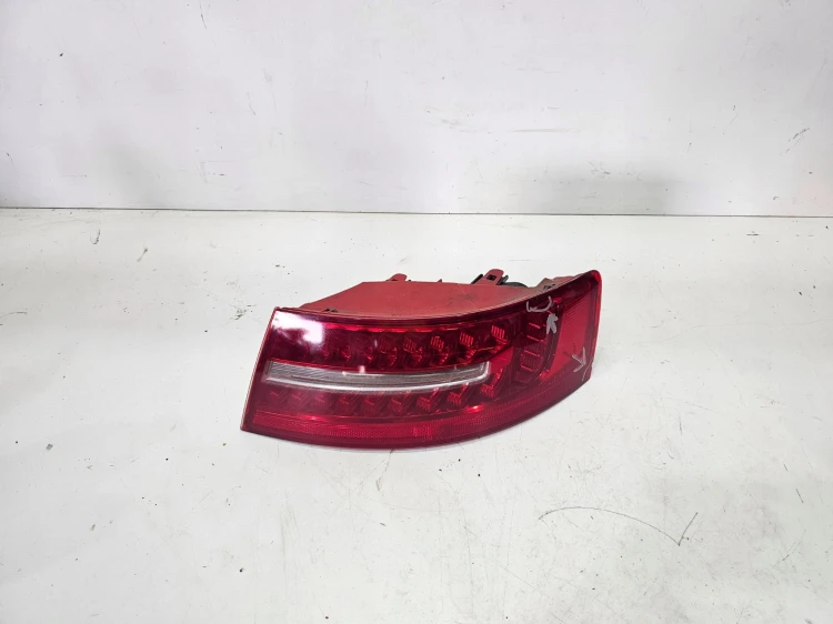 LAMPA PRAWY TYŁ W BŁOTNIK LED AUDI A6 C6 SEDAN LIFT 4F5945096J