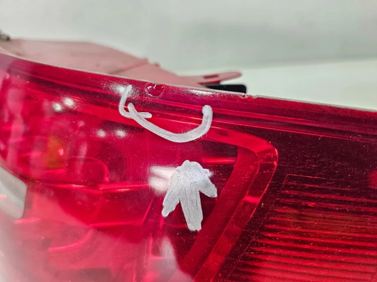 LAMPA PRAWY TYŁ W BŁOTNIK LED AUDI A6 C6 SEDAN LIFT 4F5945096J