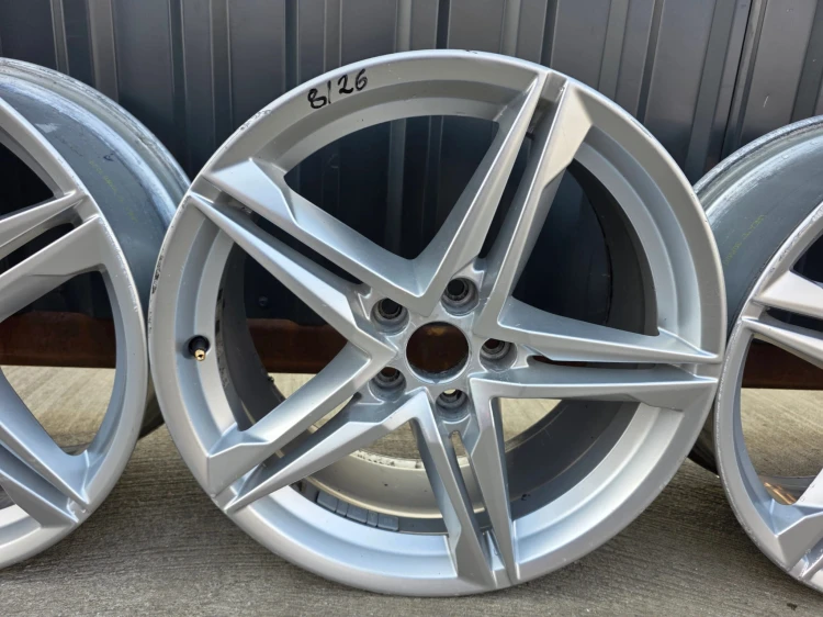 FELGA FELGI KOMPLET VW SKODA AUDI A4 B9 A5 8W 8.0J R18 ET40 8W0601025R 8/26