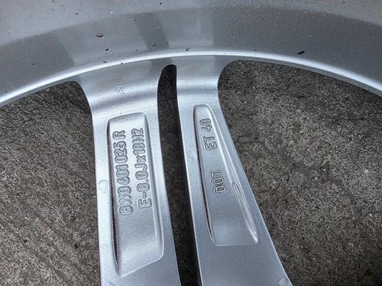 FELGA FELGI KOMPLET VW SKODA AUDI A4 B9 A5 8W 8.0J R18 ET40 8W0601025R 8/26