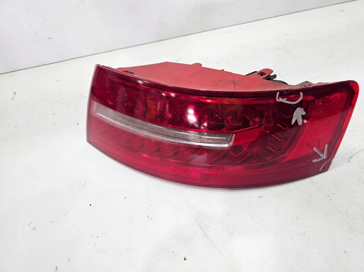 LAMPA PRAWY TYŁ W BŁOTNIK LED AUDI A6 C6 SEDAN LIFT 4F5945096J
