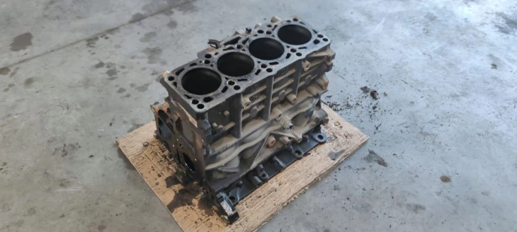 BLOK SILNIKA AUDI A4 B7 A6 C6 2.0 TDI BRE 03G021A