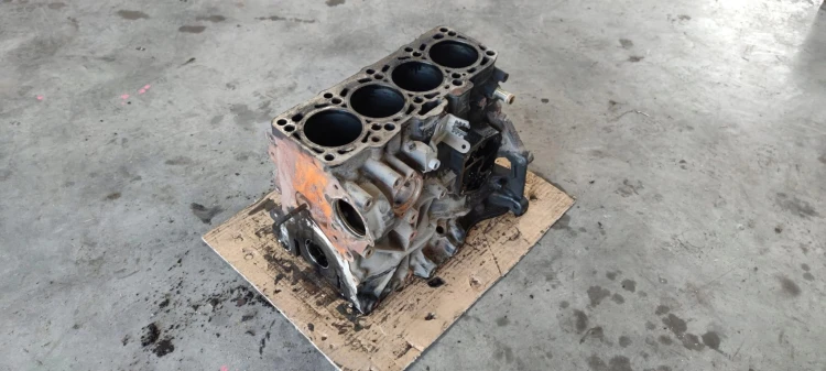 BLOK SILNIKA AUDI A4 B7 A6 C6 2.0 TDI BRE 03G021A