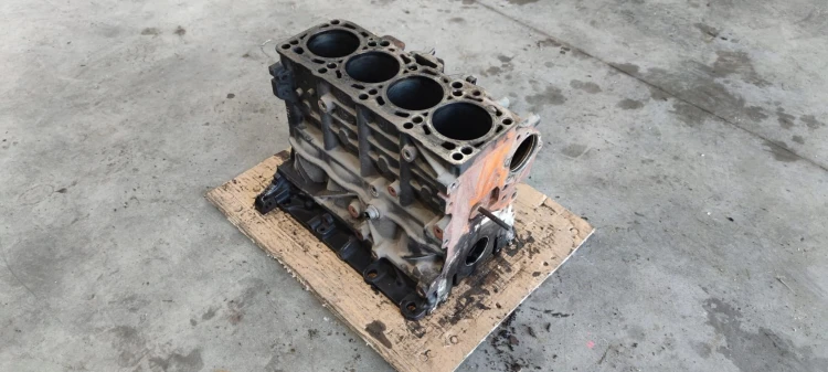 BLOK SILNIKA AUDI A4 B7 A6 C6 2.0 TDI BRE 03G021A