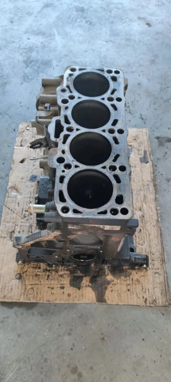 BLOK SILNIKA AUDI A4 B7 A6 C6 2.0 TDI BRE 03G021A