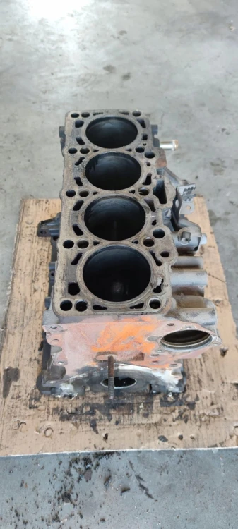 BLOK SILNIKA AUDI A4 B7 A6 C6 2.0 TDI BRE 03G021A