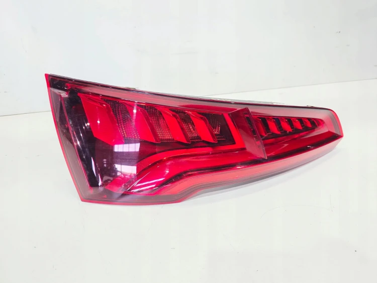 LAMPA LEWY TYŁ W KLAPĘ LED AUDI Q5 FY 80A945093B EUROPA 1/25