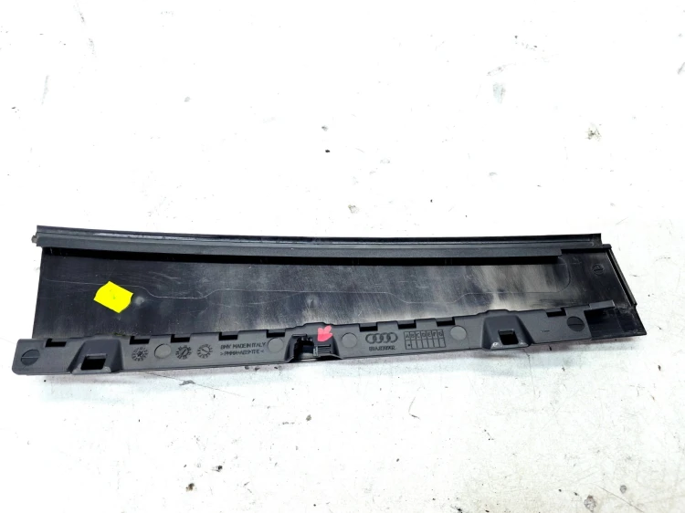 NAKŁADKA OSŁONA SŁUPKA DRZWI PRAWY TYŁ AUDI Q4 E-TRON 89A839902A