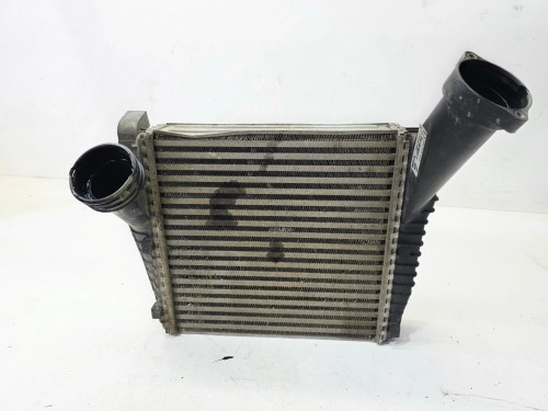 CHŁODNICA POWIETRZA INTERCOOLER PRAWY AUDI Q7 4L 4.2 TDI 7L0145804A