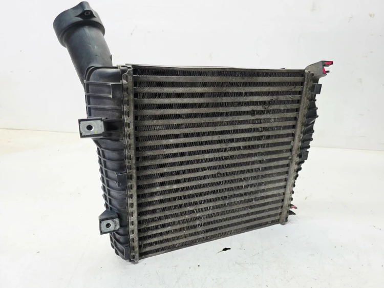 CHŁODNICA POWIETRZA INTERCOOLER PRAWY AUDI Q7 4L 4.2 TDI 7L0145804A