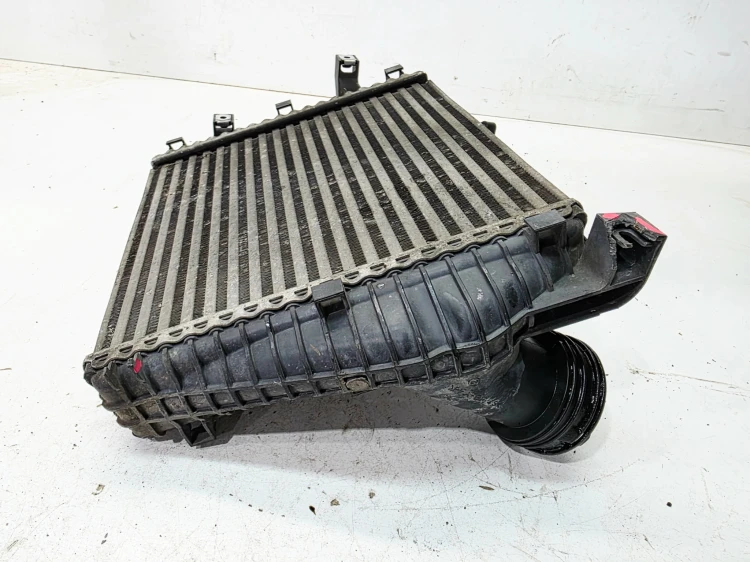 CHŁODNICA POWIETRZA INTERCOOLER PRAWY AUDI Q7 4L 4.2 TDI 7L0145804A