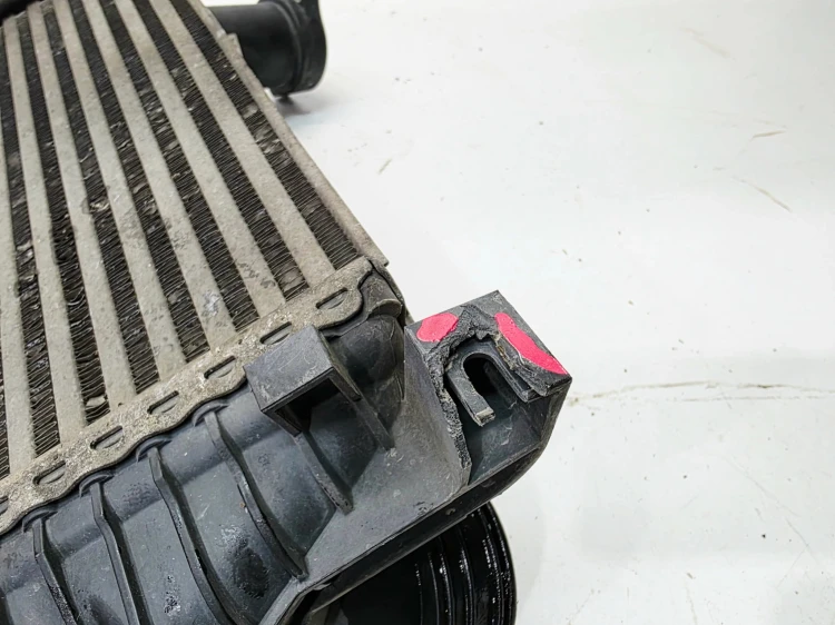CHŁODNICA POWIETRZA INTERCOOLER PRAWY AUDI Q7 4L 4.2 TDI 7L0145804A