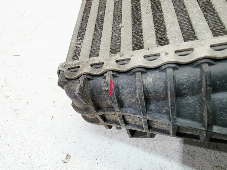 CHŁODNICA POWIETRZA INTERCOOLER PRAWY AUDI Q7 4L 4.2 TDI 7L0145804A