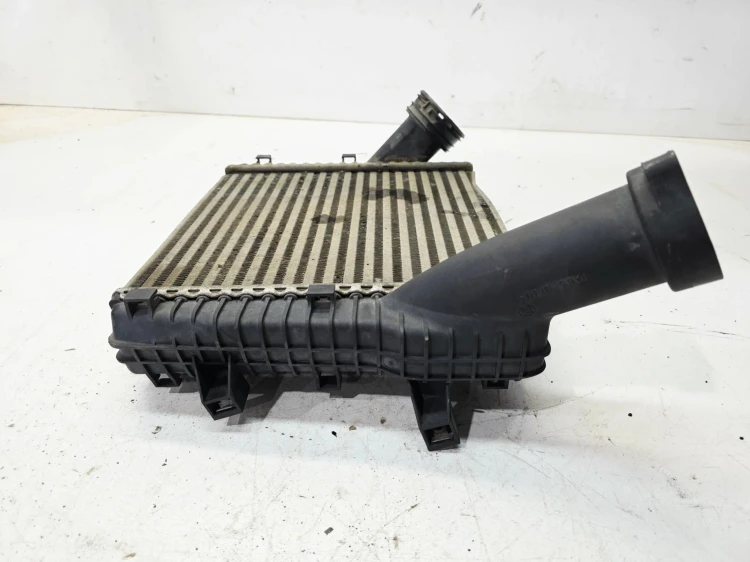 CHŁODNICA POWIETRZA INTERCOOLER PRAWY AUDI Q7 4L 4.2 TDI 7L0145804A