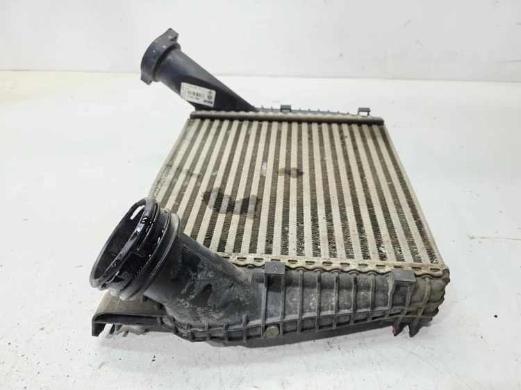 CHŁODNICA POWIETRZA INTERCOOLER PRAWY AUDI Q7 4L 4.2 TDI 7L0145804A