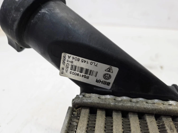 CHŁODNICA POWIETRZA INTERCOOLER PRAWY AUDI Q7 4L 4.2 TDI 7L0145804A