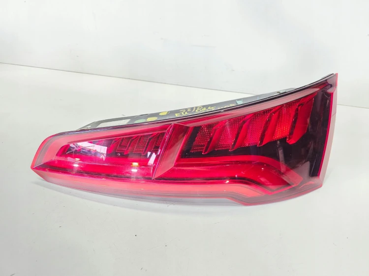 LAMPA PRAWY TYŁ W KLAPĘ LED AUDI Q5 FY 80A945094B EUROPA 2/25