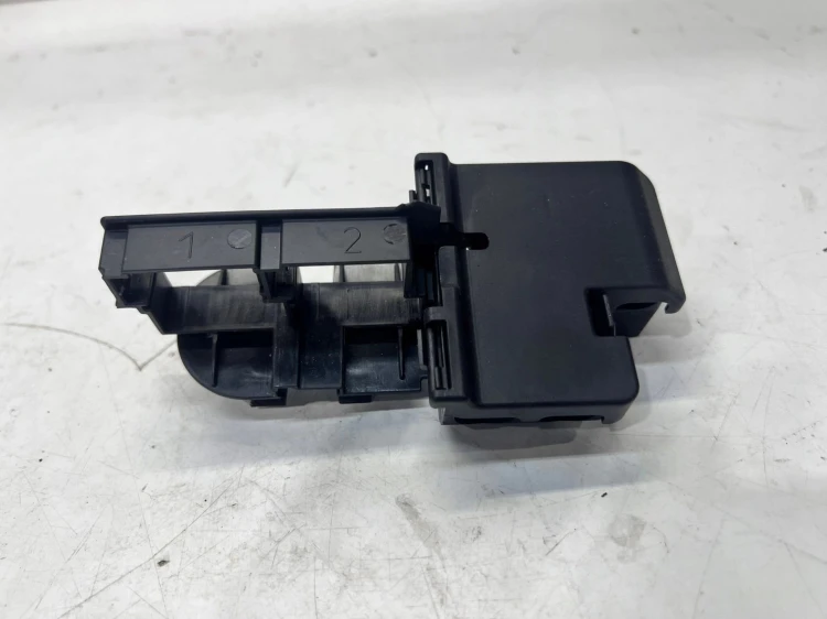 SKRZYNKA BEZPIECZNIKÓW AUDI Q5 FY 80A937503