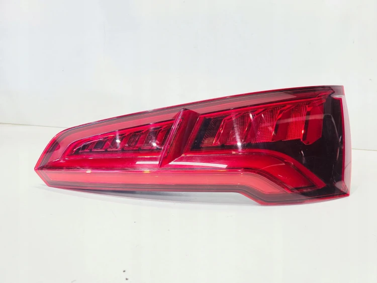 LAMPA PRAWY TYŁ W KLAPĘ LED AUDI Q5 FY 80A945094B EUROPA 2/25