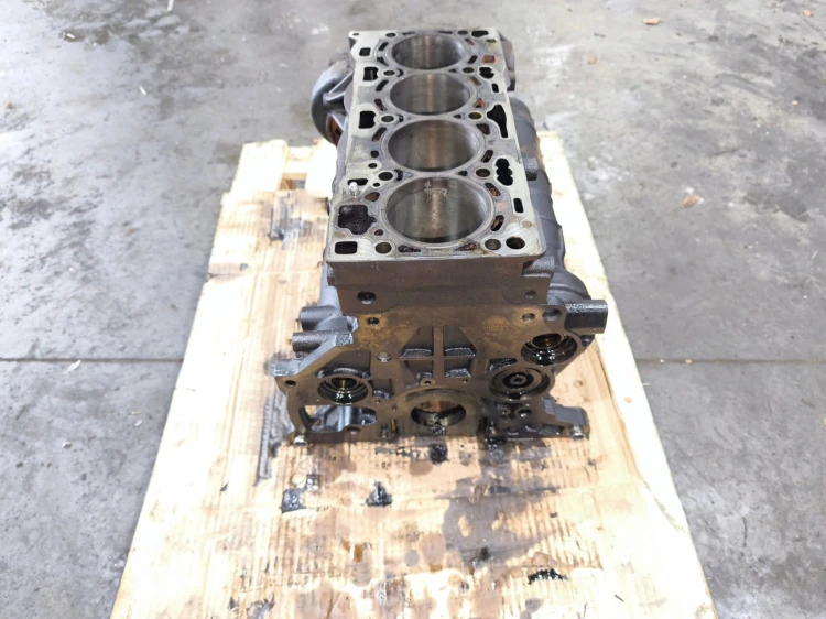BLOK SILNIKA AUDI A3 8V VOLKSWAGEN SEAT SKODA 2.0 TDI CRB 03N023A